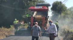 O edil de Medio Rural visitando obras de ama�o de pistas