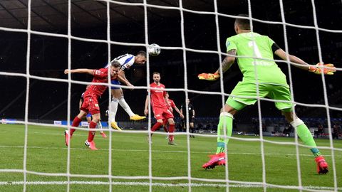 Alemania ha sido el primer pais europeo en recuperar la liga de futbol. En la imagen, partido entre el Hertha de Berlín y el Unión de Berlín