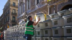 Urnas colocadas en la plaza de Sant Jaume de modo simb�lico para celebrar el quinto aniversario del 1-O