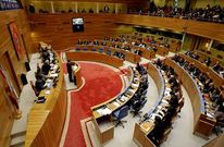 <span lang= es-es >Doble debate en Galicia</span>. El PPdeG lanzar� al inicio del nuevo curso pol�tico su plan para reducir de 75 a 61 el n�mero de esca�os en el Parlamento gallego. Alfonso Rueda ha avanzado que se aprobar� aun sin el concurso de la oposici�n, postura que el PP tambi�n advierte en la reforma electoral. 