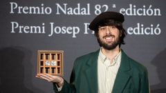 David Ucl�s tras recibir el Premio Nadal