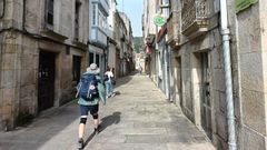 Vista de la r�a Rosal�a de Castro, una de las de mayor tradici�n comercial de Padr�n, en la que ahora proliferan los alojamientos tur�sticos