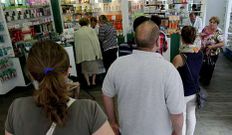 En la farmacia Fari�a, de A Coru�a, ayer hubo colas.