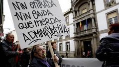 Los vecinos de San Vicente se concentraron ante la Deputaci�n de Ourense