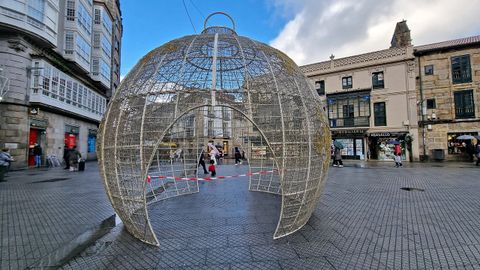 Preparativos de la decoracin navidea en Pontevedra