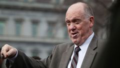 El zar de la frontera, Tom Homan, en una rueda de prensa en las inmediaciones de la Casa Blanca.