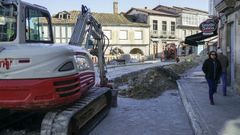 Las obras en el centro de Maceda han causado polmica por la retirada de los adoquines