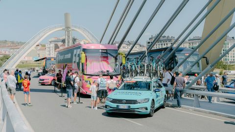 Equipos en el puente del Milenio.