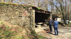 Cu��a y Vilari�o visitaron el �rea recreativa de Mouriscade, donde se reformar� el tejado del merendero.