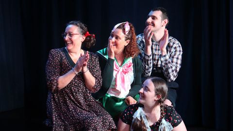 Homenaxe a Anxo Angueira en Asados.O acto contou con unha representaci�n da infancia do homenaxeado a cargo do grupo de teatro Airi�os.