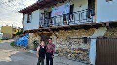 Teresa Rodr�guez y Alfonso Quiroga colocaron una pancarta denunciando los d�as que llevan fuera de su casa.