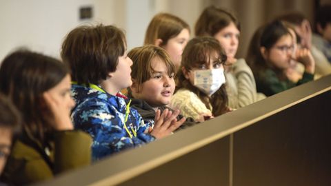 Primera sesi�n del segundo Consello da Infancia de Pontevedra, celebrado en el sal�n de plenos del Concello