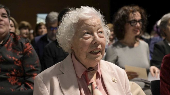 Mar�a Xos� Queiz�n, acad�mica de honra da RAG