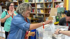 La candidata n�mero tres al Congreso del PSOE en A Coru�a, Montse Garc�a Chavarr�a, vot� en As Pontes
