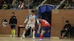 Pirata, con el bal�n en el encuentro copero ante el Meng�bar.