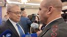 A la izquierda, el profesorYan Xuetong, decano honorario del Instituto de Relaciones Internacionales de la Universidad de Tsinghua en China. A la derecha,Elad Shoshan, diplomtico israel.