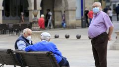 Gente en la Praza Maior de Lugo