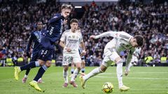 Mingueza en un lance del partido de la primera vuelta en el Bernab�u