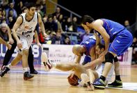 El Obradoiro fue a remolque durante todo el partido ante un Estudiantes m�s intenso.