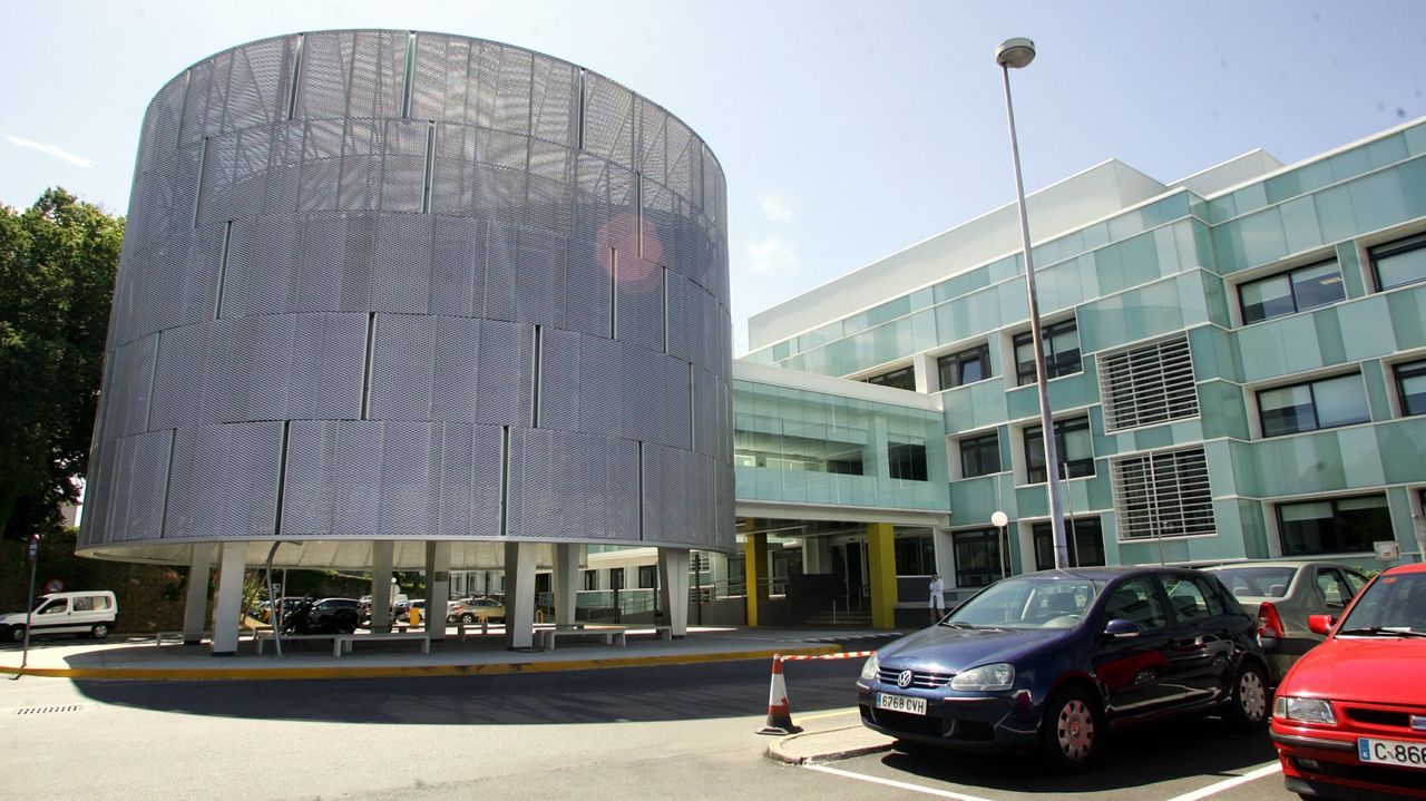 El encargado de la cafetería de un hospital de Santiago pide reducción de jornada para atender a su hijo, le degradan a camarero y cobrará más de 12.000 euros