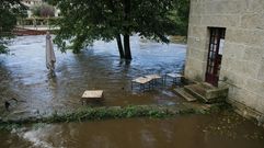 El caudal del Arnoia inund� el cauce del r�o a su paso por Allariz