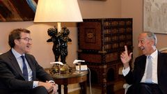 El presidente de la Xunta, Alberto N��ez Feijoo, y el presidente de Portugal, Marcelo Rebelo de Sousa, durante una reuni�n en el Palacio de Bel�m, en Lisboa
