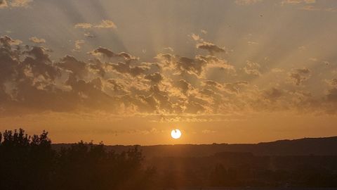 Solpor, nunha imaxe tomada hai uns d�as en Monforte.