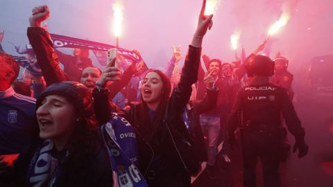 Recibimiento al Real Oviedo antes del partido de playoff contra el Eibar