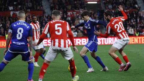 Derbi asturiano entre el Real Sporting de Gijon y el Real Oviedo en El Molin�n