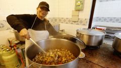 Cocinera en la pasada edición de la Festa da Ameixa de Campelo 