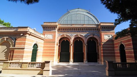 Una de las fachadas del Palacio de Vel�zquez que ejerce de sede expositiva del Museo Reina Sof�a
