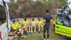 Ciclistas del Jealsa-Barbanza que disputaron la competici�n en Valdefresno