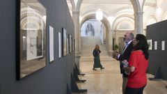 Anxo Angueira, presidente da Fundaci�n Rosal�a, execeu de gu�a nunha visita coa deputada Mar�a Ramallo