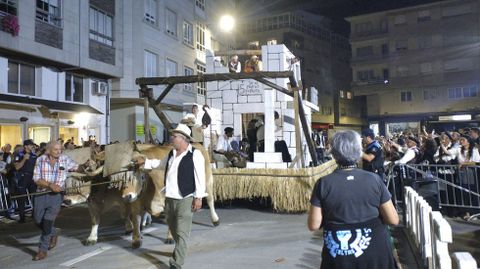 El carro �Se as pedras falasen�, durante el �ltimo foli�n de Chantada