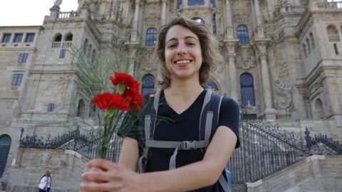 Ins, una joven compostelana que hizo el Camino desde Sarria, lleg este domingo al Obradoiro