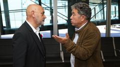 Tino Fern�ndez y Miguel Anxo Fern�ndez Lores, es martes, en el aeropuerto de Madrid, antes de volar a Estrasburgo