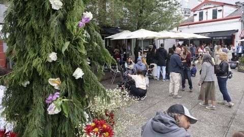 Locales de hosteler�a llenos en Canido con motivo de la celebraci�n de los Maios.