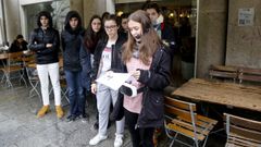 Cabalero asiste al inicio del Paseo Literario carlos Casares con alumnos del IES C, Casares