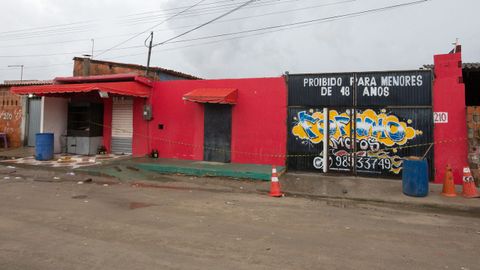La polic�a sospecha que los atacantes huyeron en un coche que apareci� al poco rato calcinado