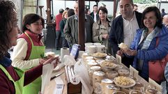 La consejera de Desarrollo Rural y Recursos Naturales, Mar�a Jes�s �lvarez, visita la feria de quesos de Taramundi con el alcalde, C�sar Villabrille.La consejera de Desarrollo Rural y Recursos Naturales, Mar�a Jes�s �lvarez, visita la feria de quesos de Taramundi con el alcalde, C�sar Villabrille