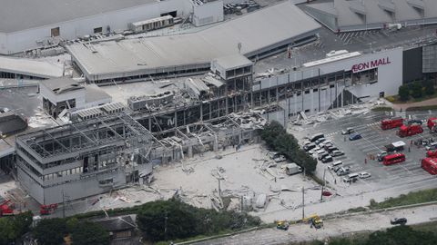 Vista del centro comercial Aeon Mall Kumamoto, gravemente da�ado.