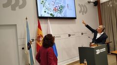 Rafa Dom�nguez se�ala, en presencia de Pilar Vela, donde se llevar� a cabo la tala