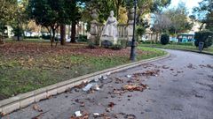 Restos del botell�n en los jardines de M�ndez N��ez