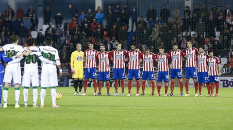 LUGO. Minuto de silencio por los atentados en el partido de Segunda Divisi�n enre el CD Lugo y el Elche.