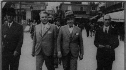 Exiliado junto a su familia en Buenos Aires, Elpidio Villaverde (segundo por la izquierda en la imagen) fue uno de los fundadores del Consello de Galiza. Falleci� en la capital argentina en 1962, a los 75 a�os