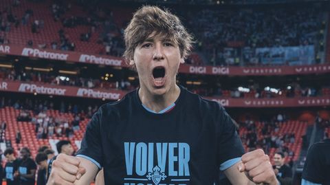 Fer L�pez, celebrando la clasificaci�n europea del Celta.