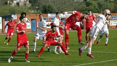 Partido de Tercera RFEF entre el Noia y el Somozas