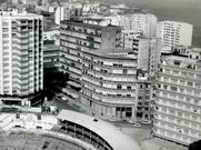 <span lang= es-es >De sede de Fenosa a edificio de viviendas y oficinas </span>. Entre una imagen y otra han pasado nada menos que 31 a�os. El n�mero 2 de Fernando Mac�as naci� como sede principal de Fenosa hasta que en 1997 se rehabilit�.  