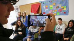 Imagen de archivo de alumnos de secundaria del CPI Cabo da Area, en Laxe, trabajando en el proyecto �O mundo que queremos�