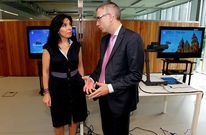 El director de Telef�nica y la responsable de Modernizaci�n presentaron el punto de acceso a la red.